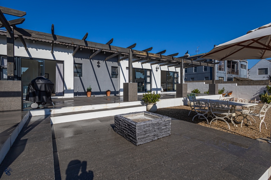 4 Bedroom Property for Sale in Myburgh Park Western Cape